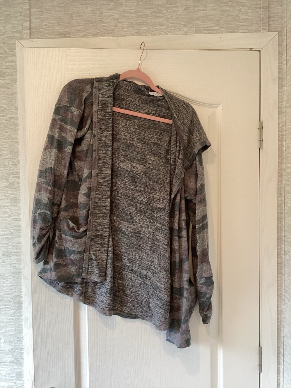 Maurices Gray & Green Camo Open-Front Cardigan L EUC